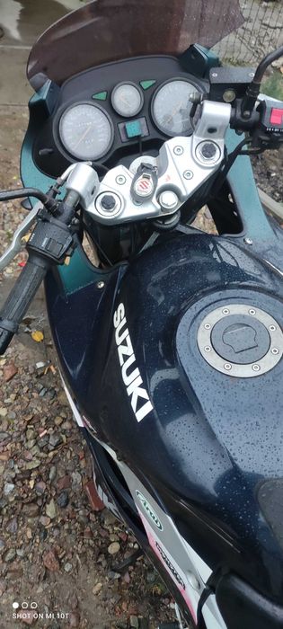 Suzuki gsx 750f.