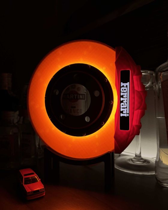 Lampa „tarcza hamulcowa” Ferrari – idealna dekoracja dla fana aut