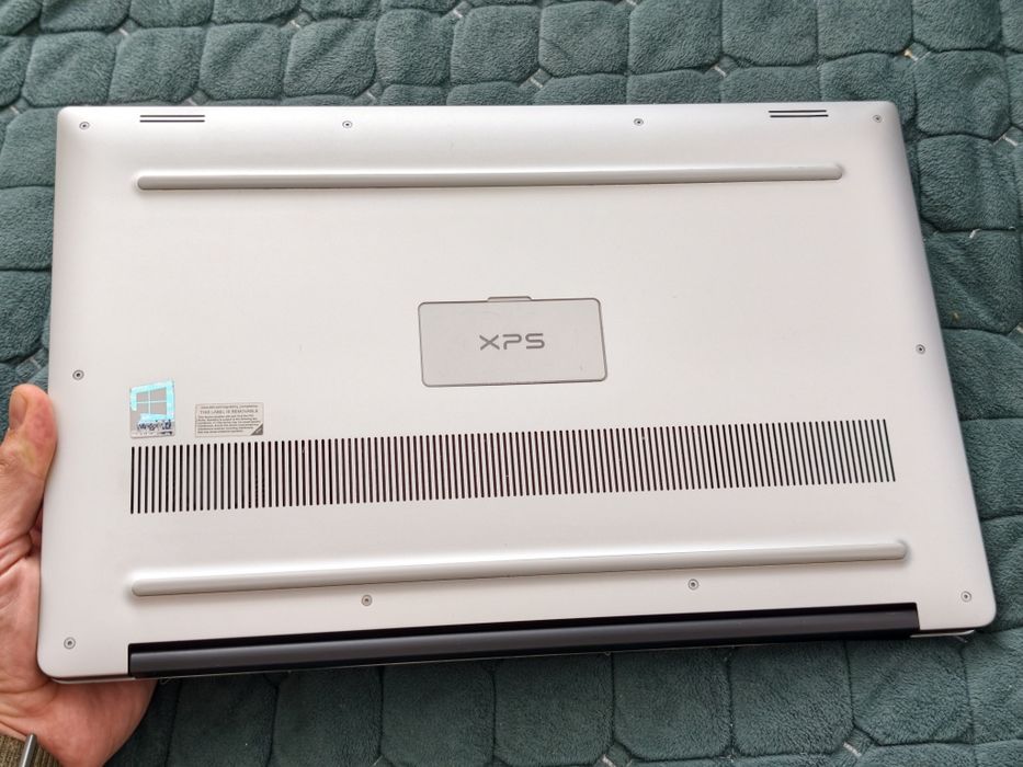 Ноутбук Dell XPS 15 7590 • 15.6" FHD • i5-9300H • 8/256GB