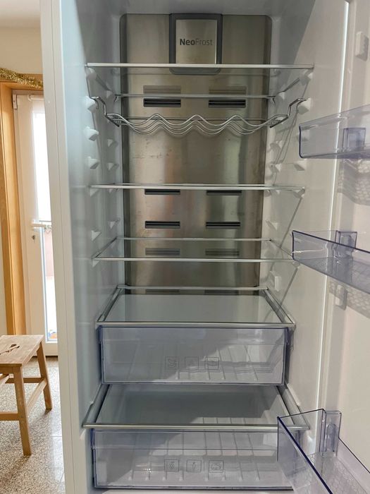 Frigorífico combinado Beko de encastrar, No Frost.