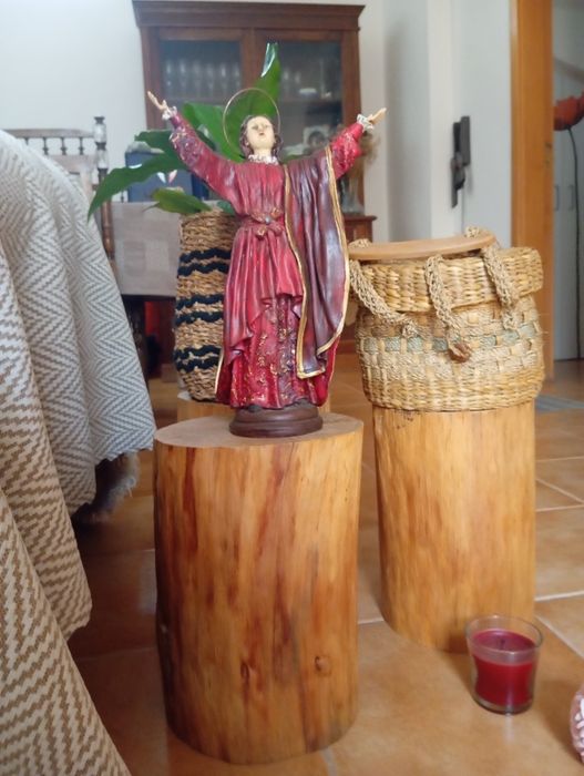 Arte sacra de metal com base de massa