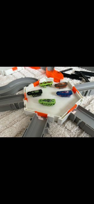 Tor hexbug + 5 robaków