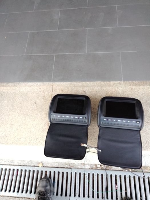 Vendo encostos de cabeça com tv