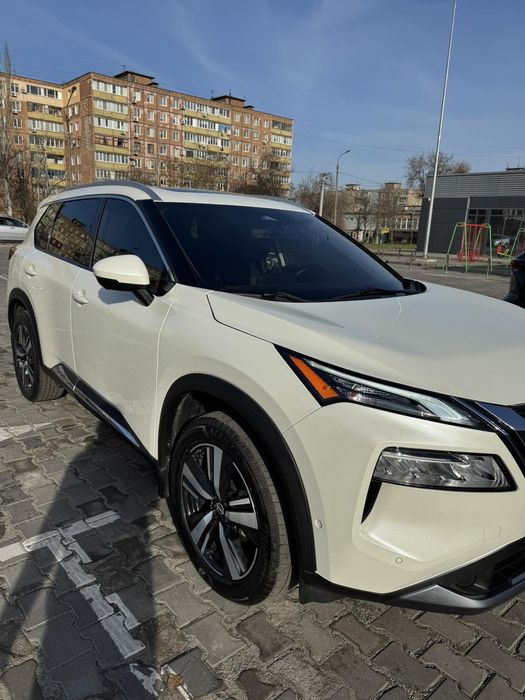 Nissan rogue SL AWD 2022
Авто на максимальній комплектації з повним набором опцій :
Шкіряний салон 
Електро регулювання водійського та пасажирського сидінь 
Пам'ятайть сидінь  Панорамний даг
Підігрів сидінь та руля
Парктроніки в коло
Відкривання кришки багажника з кнопки або по замаху ноги
Триденний клімат контроль 
Електро рушник 
Авто-хол
Адаптивний круїз контроль з функцією утримання в полосі 
Преміальна музика з сабуфером 
И багато інших функцією