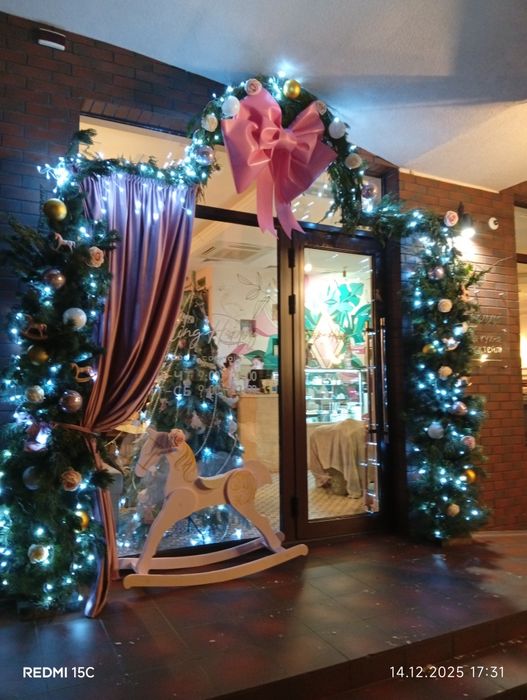 Хвойна гірлянда , оформлення до зимових свят