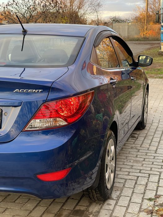 Hyundai accent 2013 год 1.4 бензин автомат