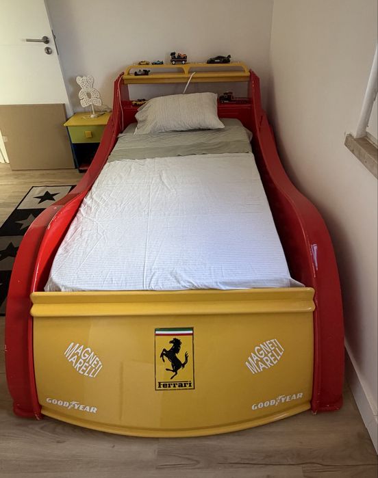 Cama de criança carro Ferrari