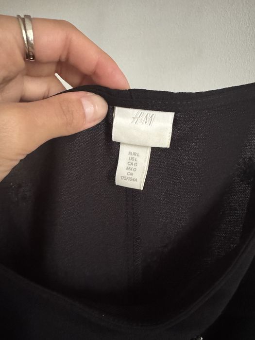 Коротка чорна сукня зі стразами