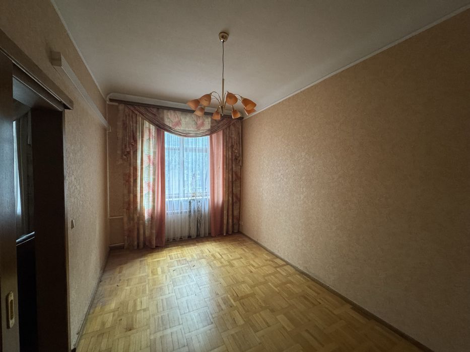 Продам 4 комн квартиру