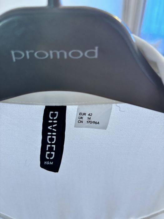 Biala koszula z wiazaniem