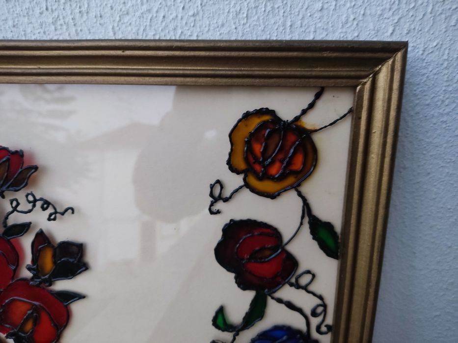 Loiça, livros, quadros, relógio