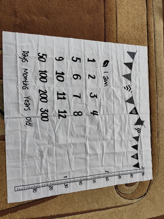 Tło dla dzieci z kalendarzem i miarką do zdjęć