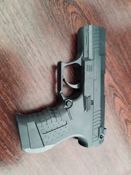 іграшковий пістолет на пластикові пульки