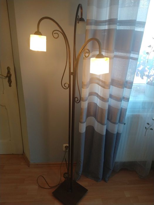 Lampa mosiężna stojąca