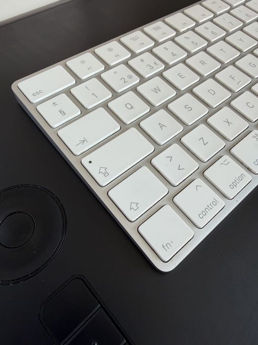 Teclado apple magic com bateria e carregamento lightning