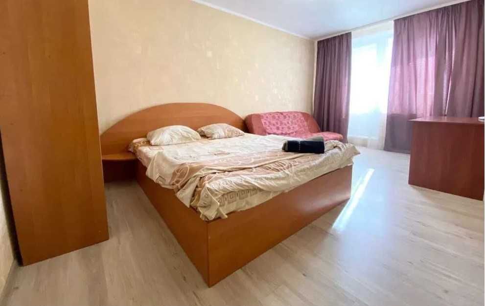 Продам 1-км квартиру 33 квадрати. Вихід метро Студентська, 2/9. KS.