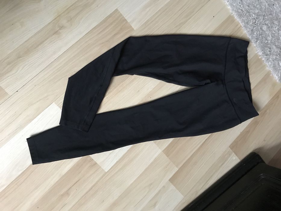 Czarne legginsy sportowe  damskie  Nike r. S