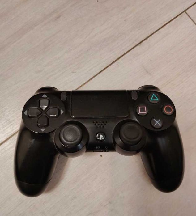 Продам джойстик PS4 DualShock 4. Працює добре, всі кнопки справні, без дрифту. Хороший стан