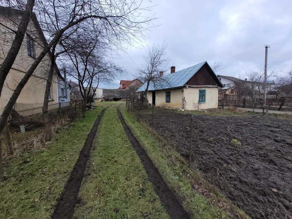 Дерев'яний будинок та земельна ділянка 14 сот. м. Кам'янка-Бузька