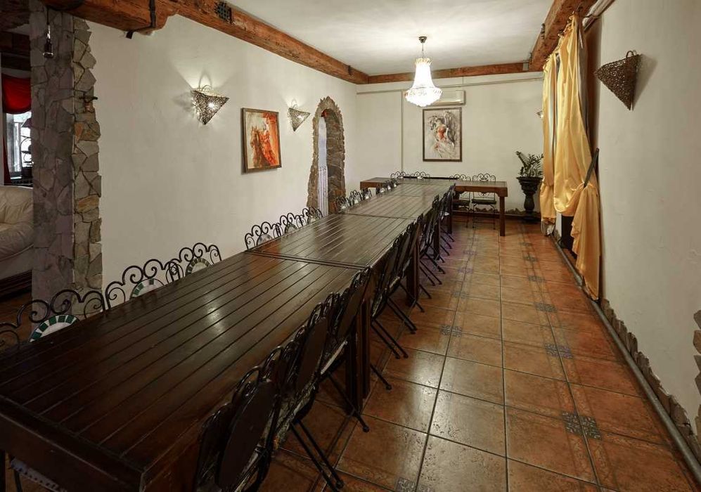 Дом 300 кв. Открытый бассейн с подогревом, сауна, джакузи, бильярд.