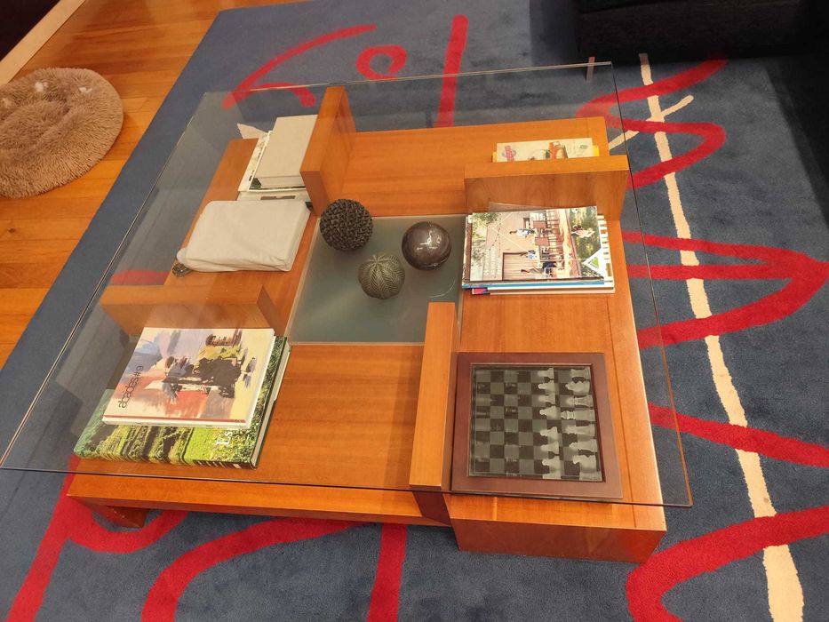 Mesa de centro 120x120cm em cerejeira e tampo de vidro