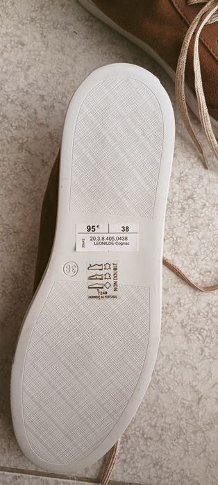 Sapatilhas castanhas