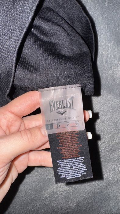 Жіночий спортивний костюм