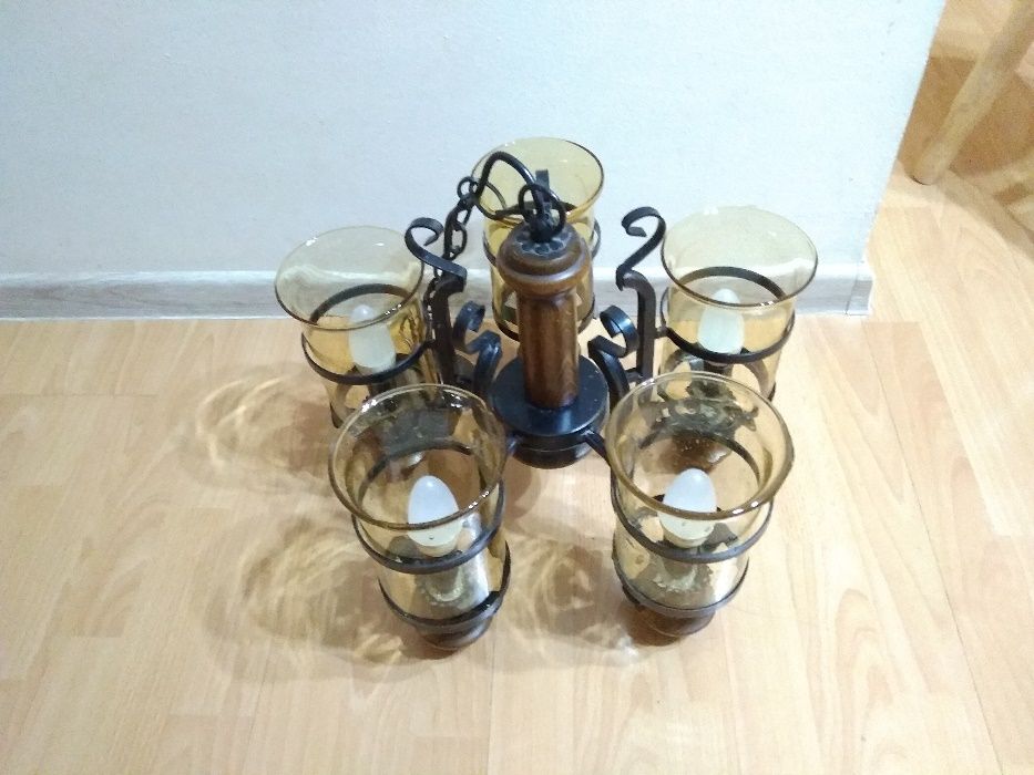 Lampa wisząca z żarówkami