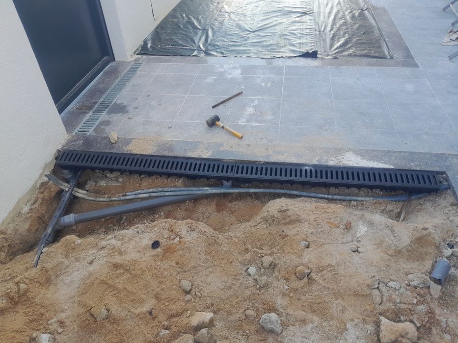 Canalizador pedreiro pintor, jardins piscinas relva sintética natural