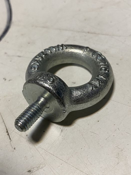Śruba z uchem metalowa ocynkowana