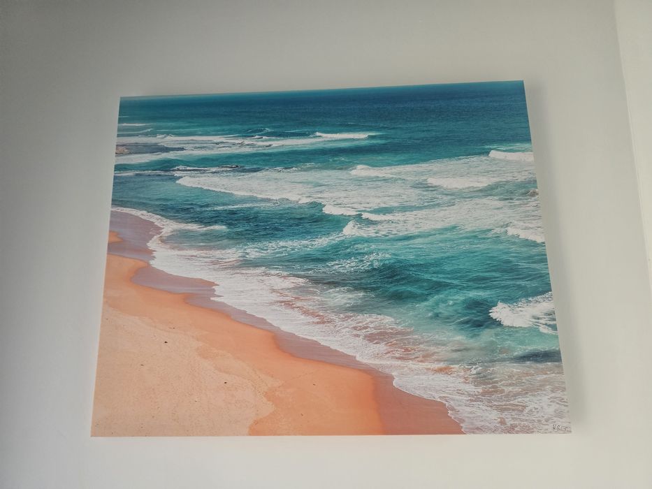 2 Quadros com motivo mar e 1 abstrato