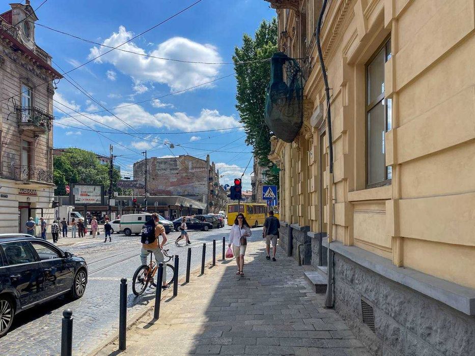 Оренда фасадного приміщення у ближньому центрі Львова, на пл. Івана Франка - View 2