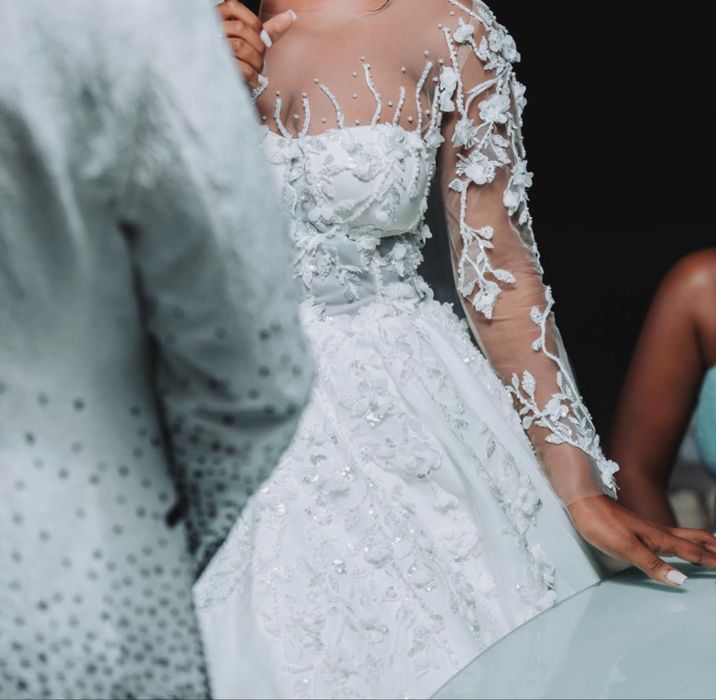 Vestido de noiva elegante — usado apenas 1 vez + armação