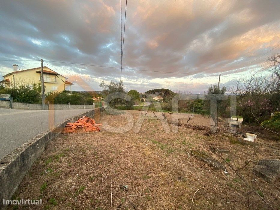 Plot of land on the road between the town and the village – 1950 m² – €60,000