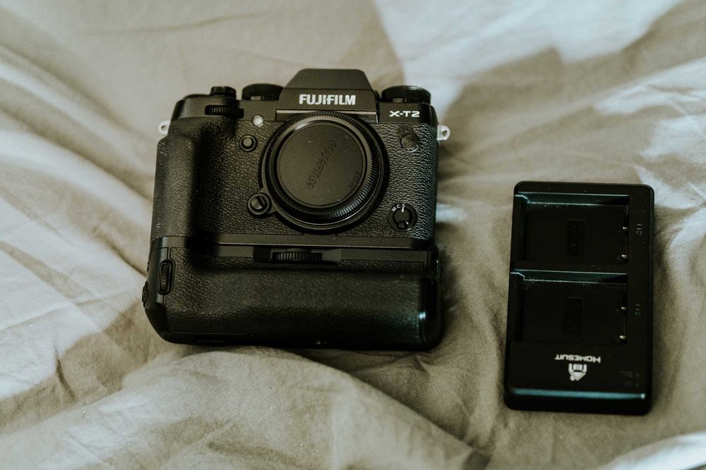 Fujifilm XT2 body + grip