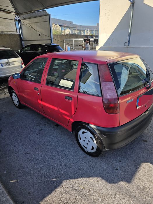 Fiat Punto 55 no ponto de transferir