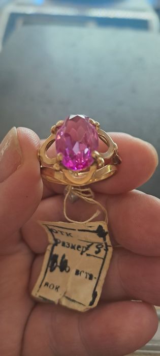 Кольцо 583 пробы советское 1975 года с этикеткой и натуральным камнем
