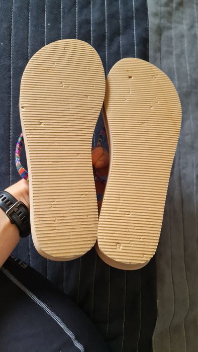 Klapki japonki lekkie korkowe r. 41Sprzedam klapki japonki damskie 
Ba