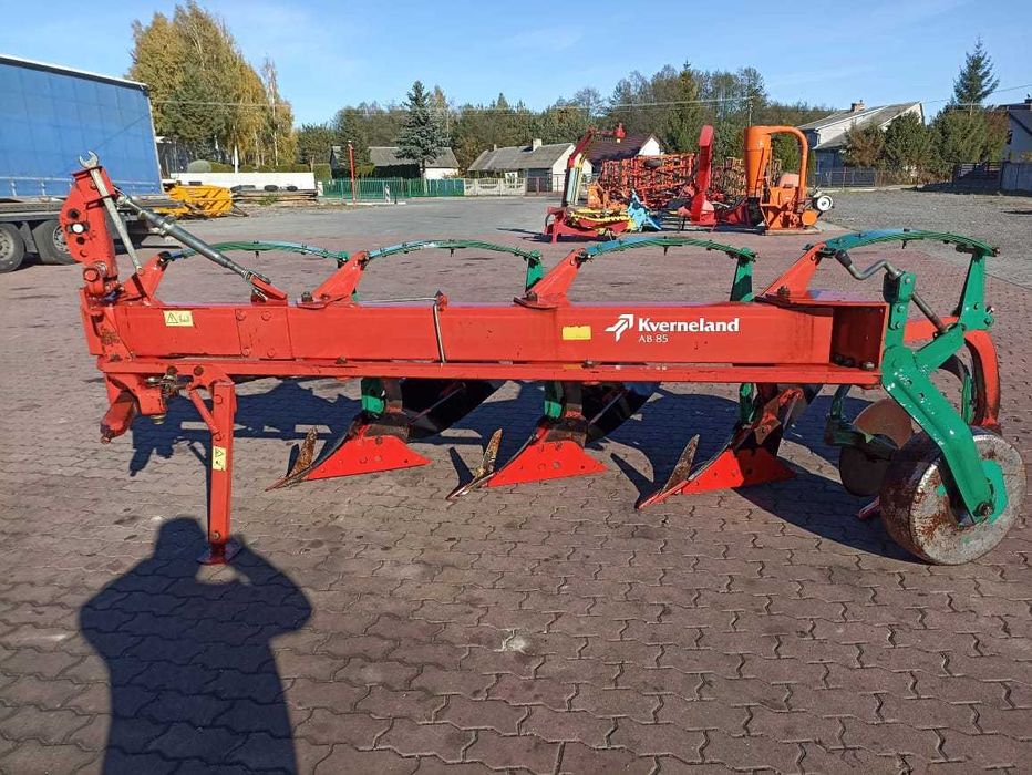 Plugi cztero skibowe Kverneland Vario.50 na skibe.