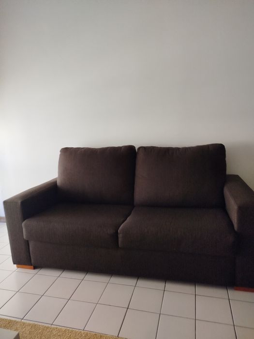 Sofás de tecido castanho