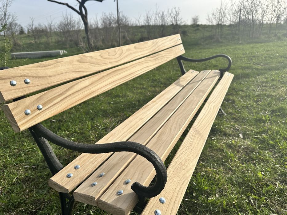 Ławka ogrodowa, nogi żeliwne