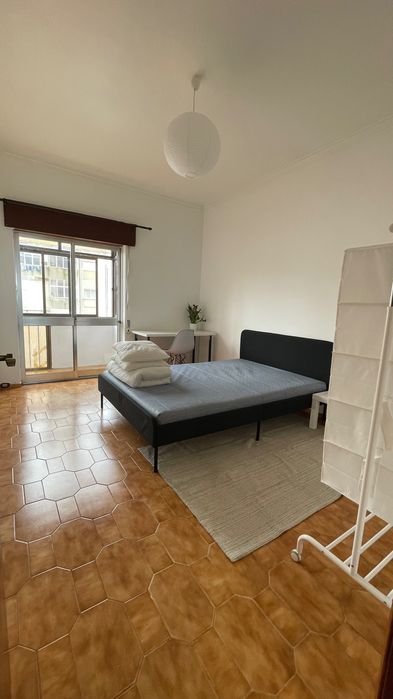 Quartos Amplos Para Arrendar - Barreiro/Lavradio - Despesas Incluídas