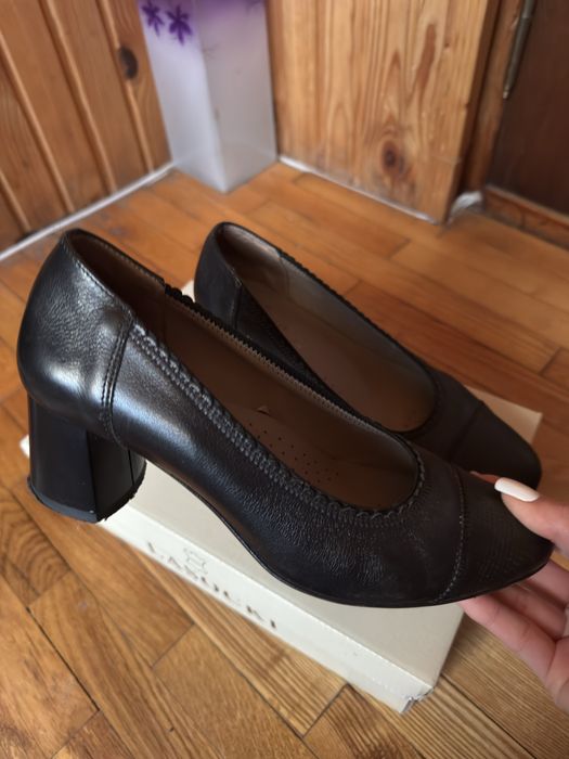 Туфлі Lasocki із натуральної шкіри.