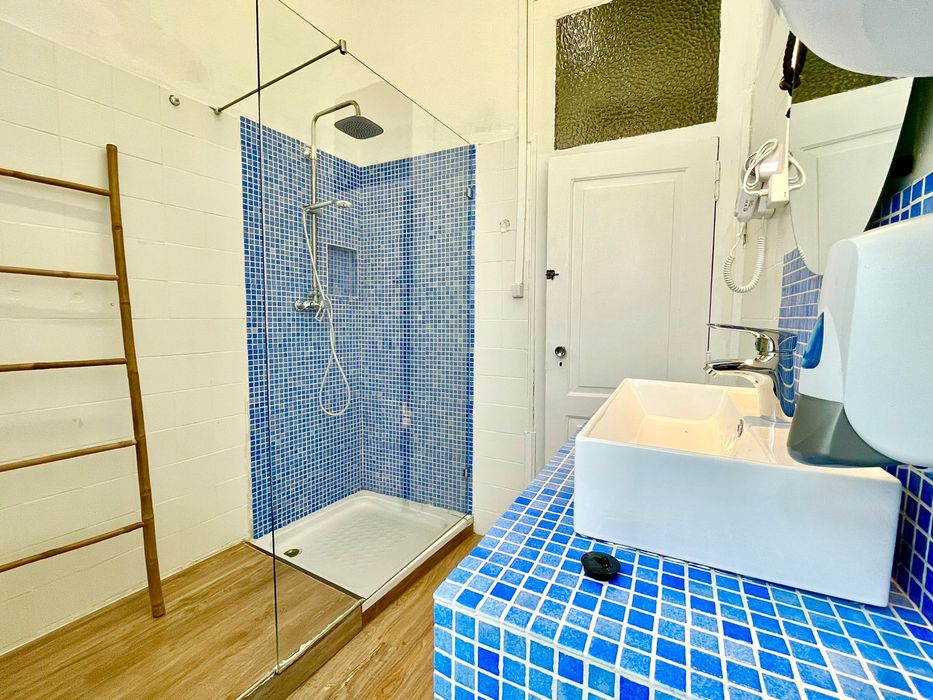 Aluga- se quarto privado para uma pessoa - centro de Faro