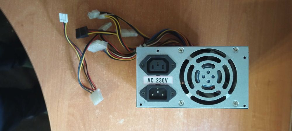 Продам блок живлення для пк. Під відновлення.