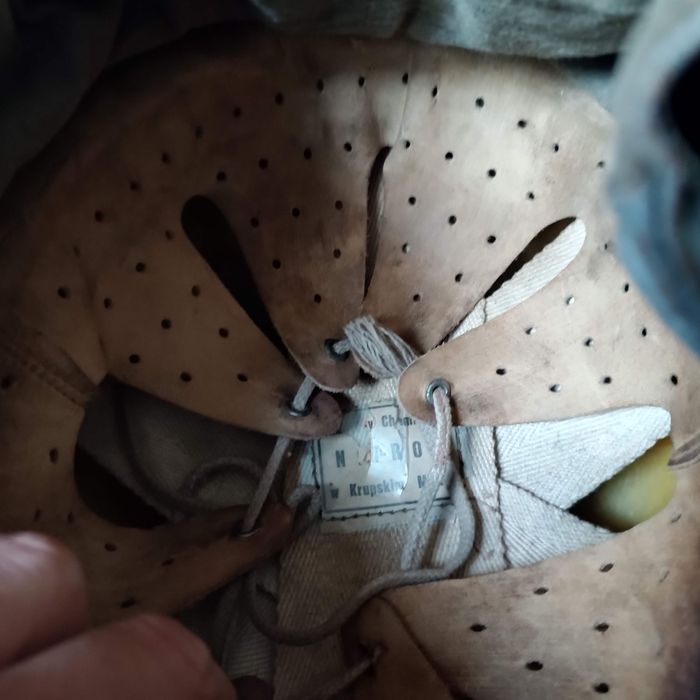 Duży Kask Orzeszek Nitron z szarą skórą z epoki PRL