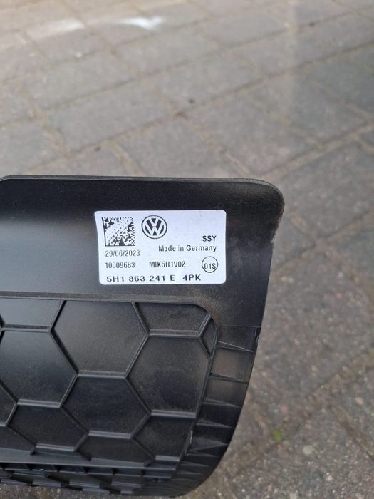 Tunel środkowy podłokietnik VW Golf VIII GTI GTD R-line