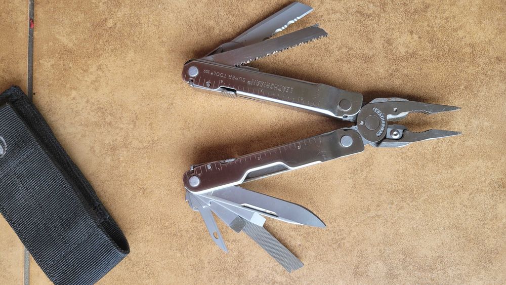 Leatherman super tool 300 z etui