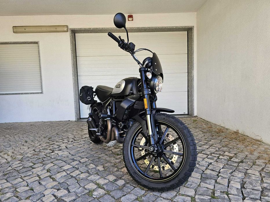 Ducati Scrambler 800 CC Icon Dark de 2021 Irrepreensivel