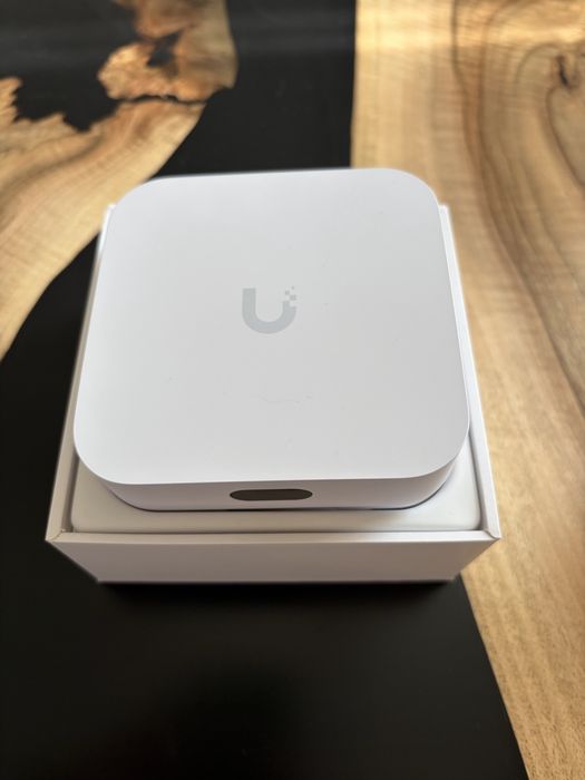 Роутер Ubiquiti Unifi express UX